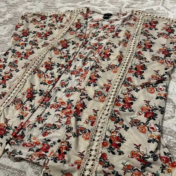 Rue21 Floral Kimono - Picture 2 of 5